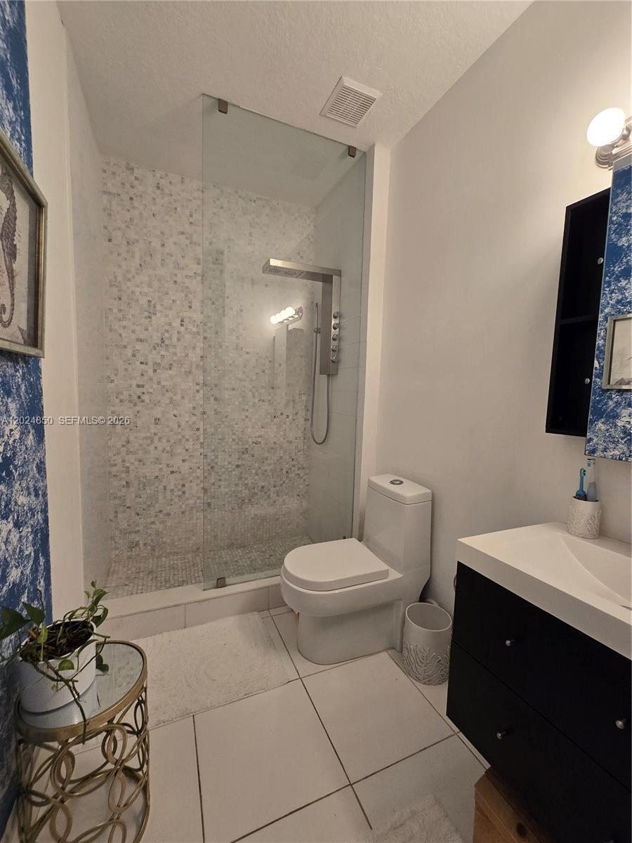 Ver detalles 1236 3 / 2 1380 sq. ft. $ 2026-05-25 0 foto