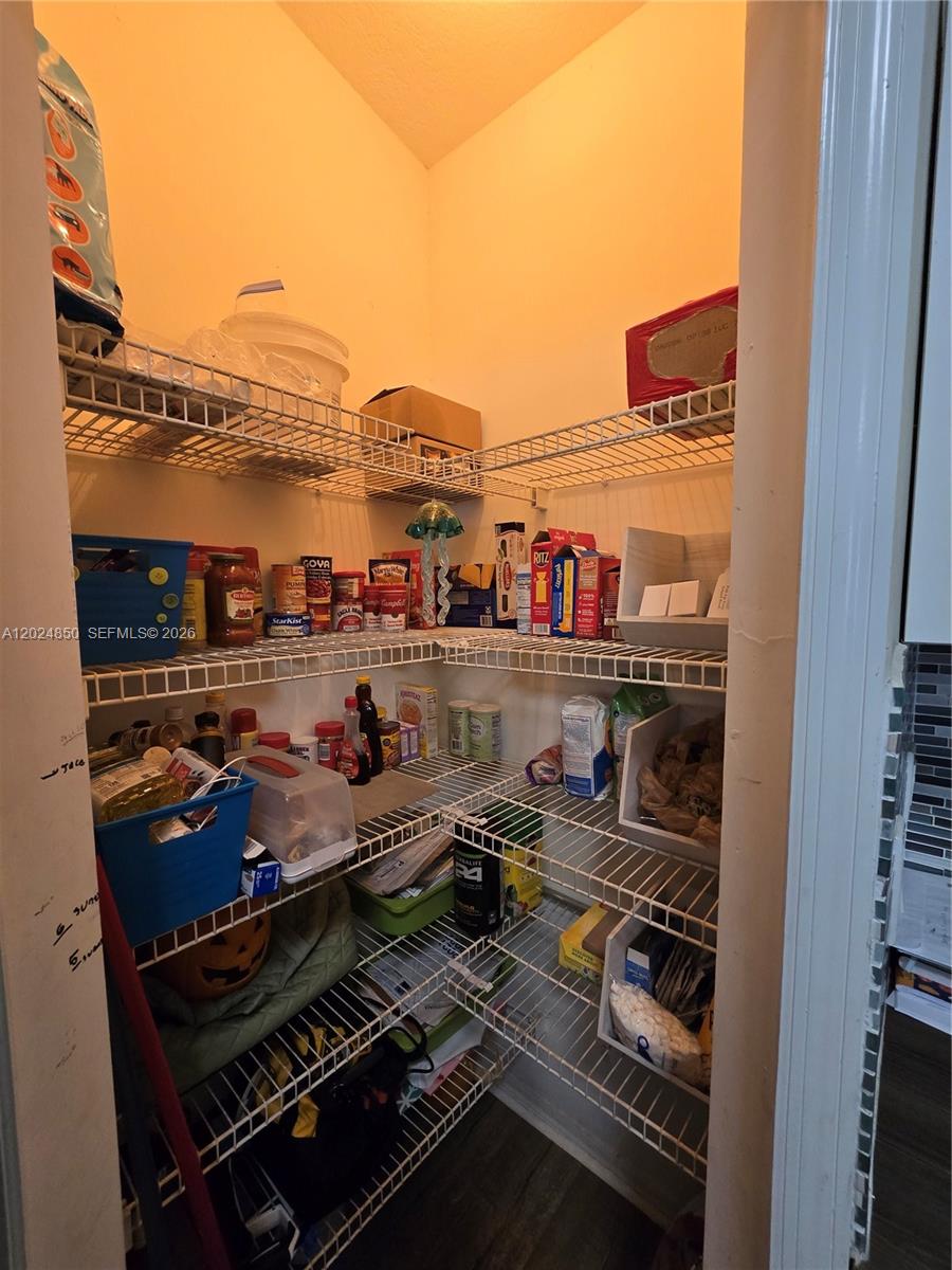 Ver detalles 1236 3 / 2 1380 sq. ft. $ 2026-05-25 0 foto