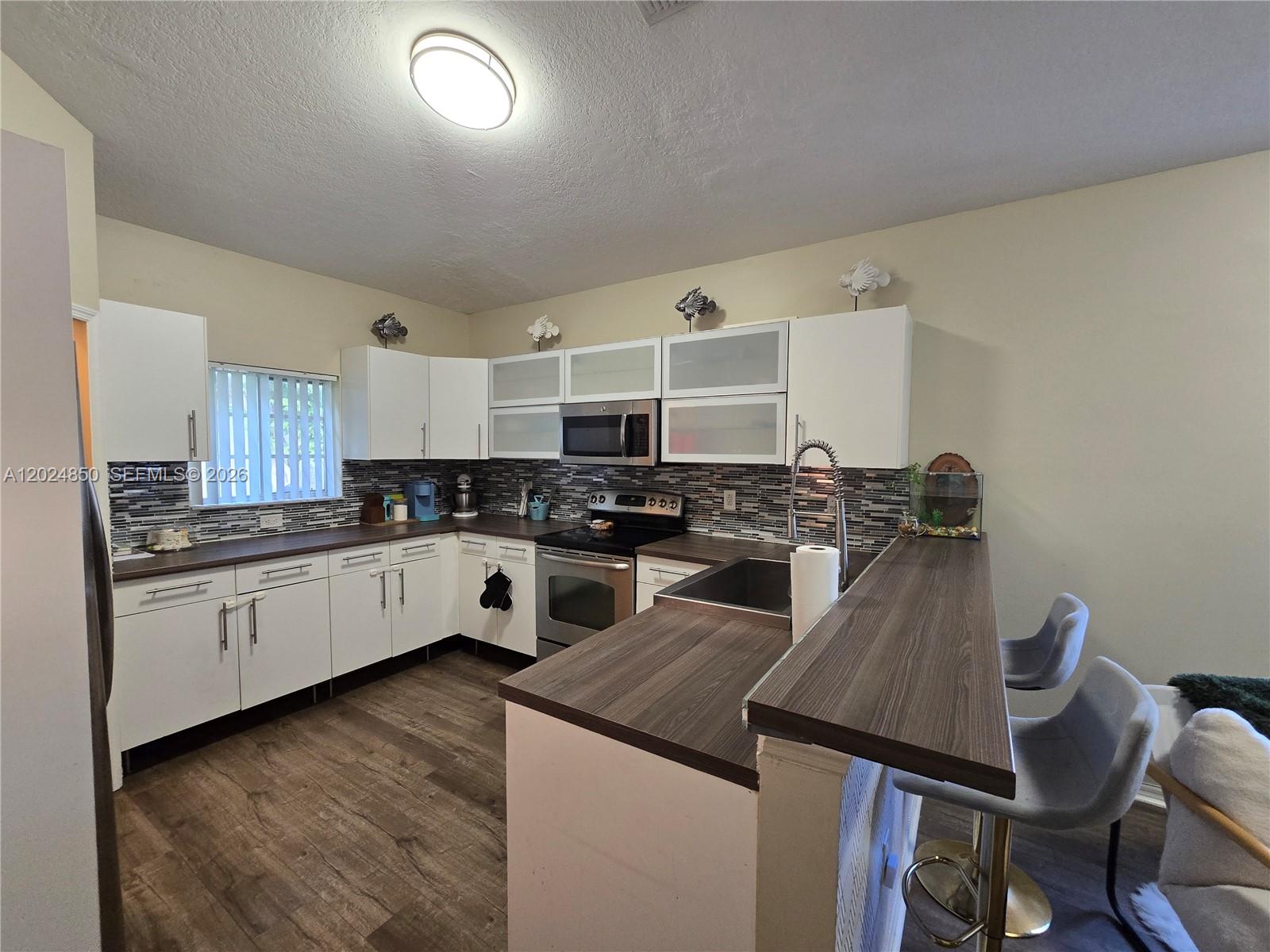 Ver detalles 1236 3 / 2 1380 sq. ft. $ 2026-05-25 0 foto