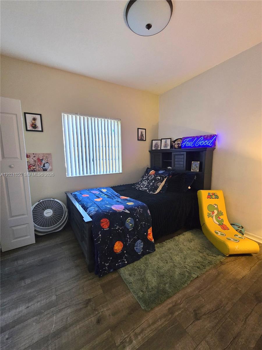 Ver detalles 1236 3 / 2 1380 sq. ft. $ 2026-05-25 0 foto