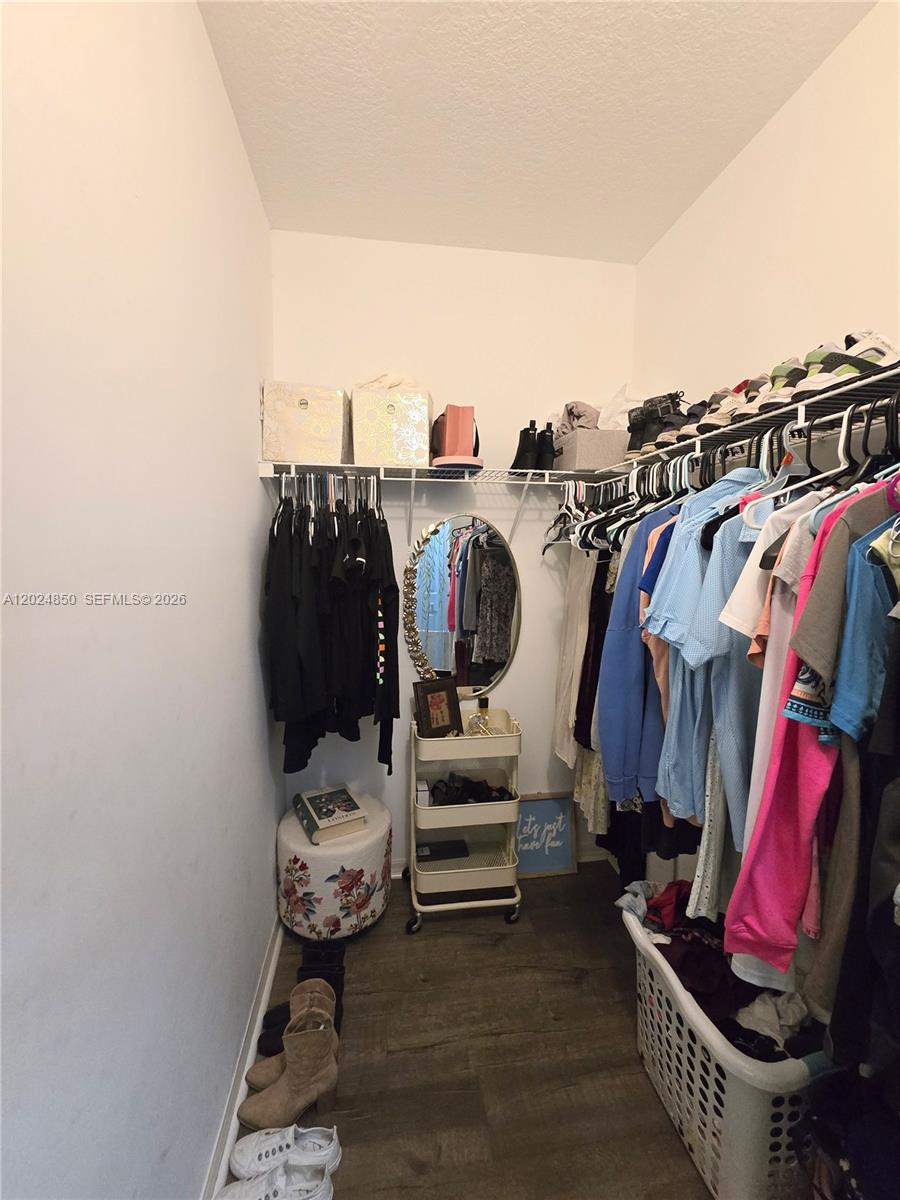 Ver detalles 1236 3 / 2 1380 sq. ft. $ 2026-05-25 0 foto