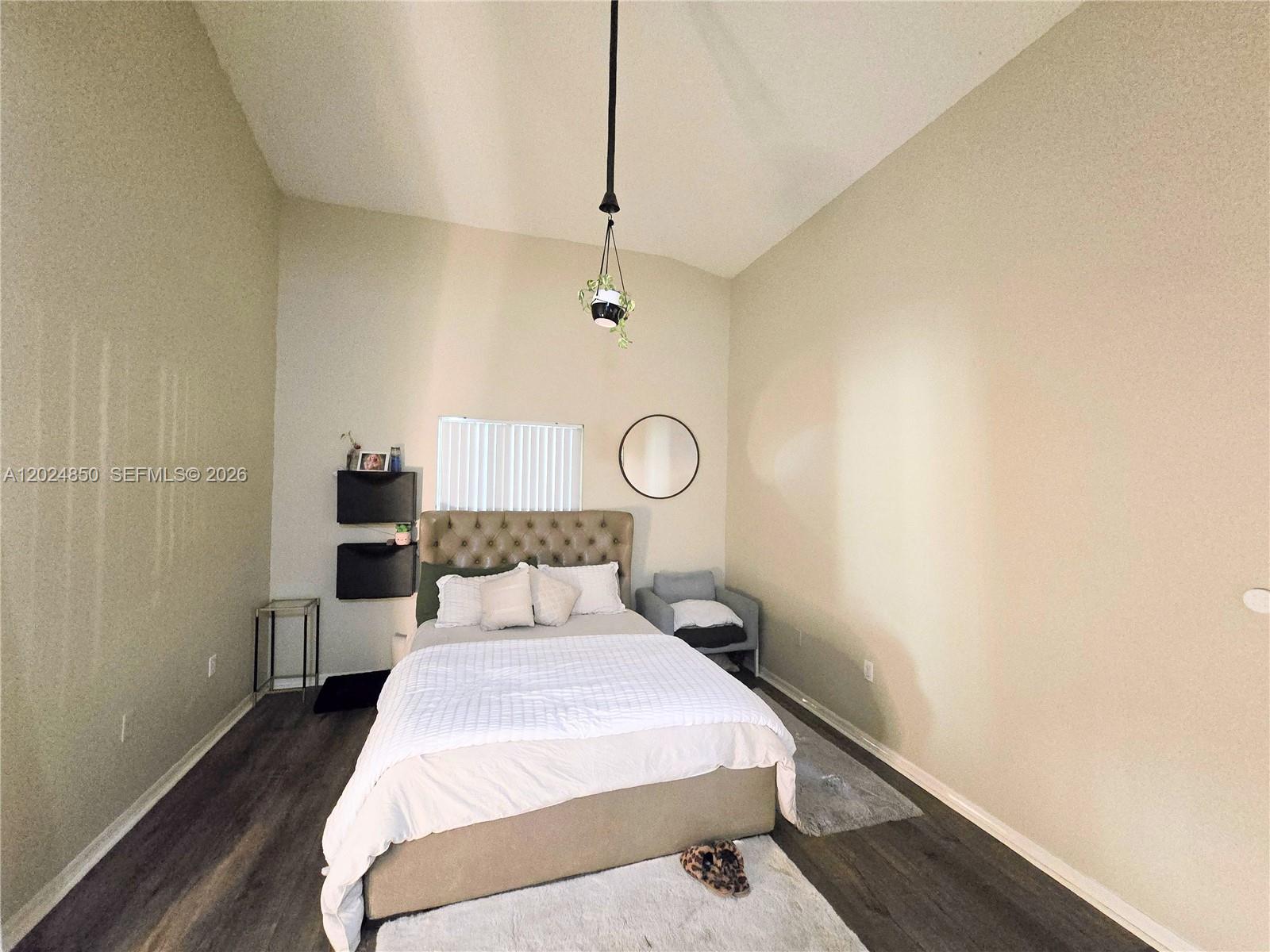 Ver detalles 1236 3 / 2 1380 sq. ft. $ 2026-05-25 0 foto