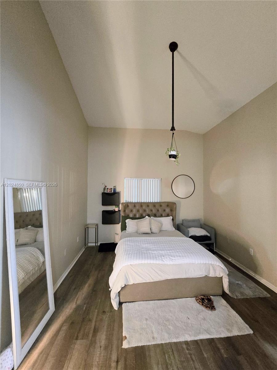Ver detalles 1236 3 / 2 1380 sq. ft. $ 2026-05-25 0 foto