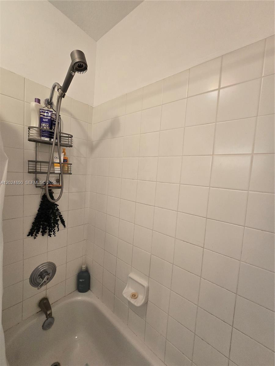 Ver detalles 1236 3 / 2 1380 sq. ft. $ 2026-05-25 0 foto