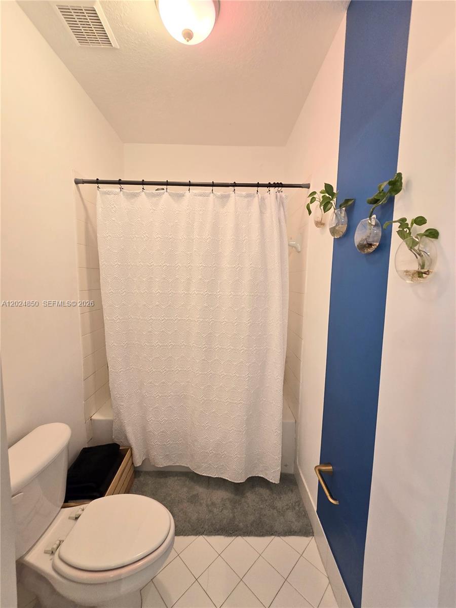 Ver detalles 1236 3 / 2 1380 sq. ft. $ 2026-05-25 0 foto