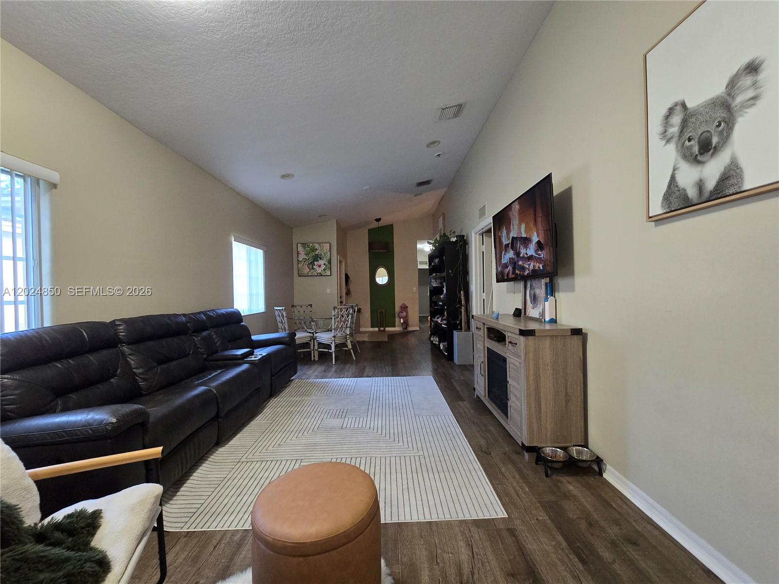 Ver detalles 1236 3 / 2 1380 sq. ft. $ 2026-05-25 0 foto