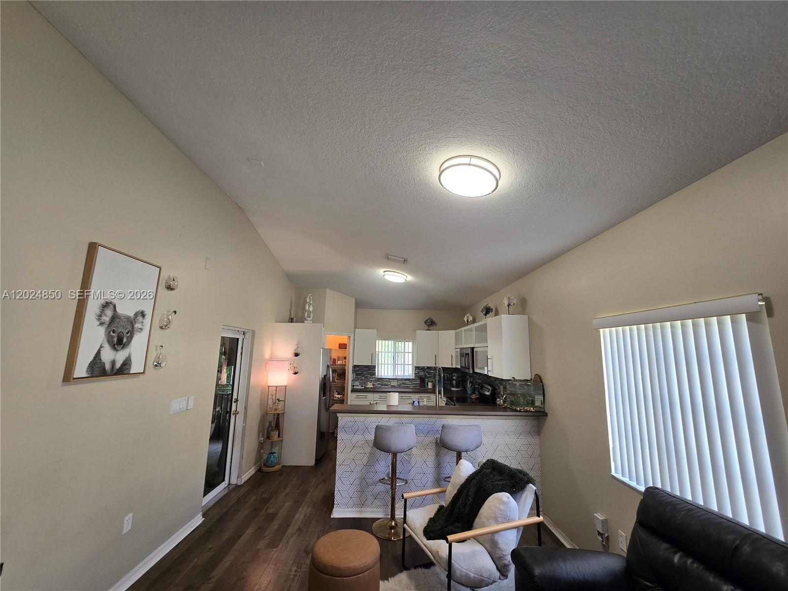 Ver detalles 1236 3 / 2 1380 sq. ft. $ 2026-05-25 0 foto