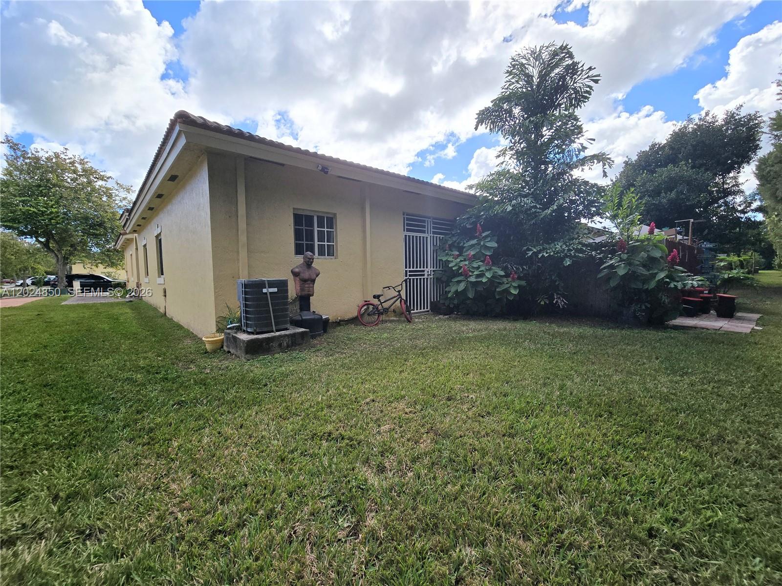 Ver detalles 1236 3 / 2 1380 sq. ft. $ 2026-05-25 0 foto