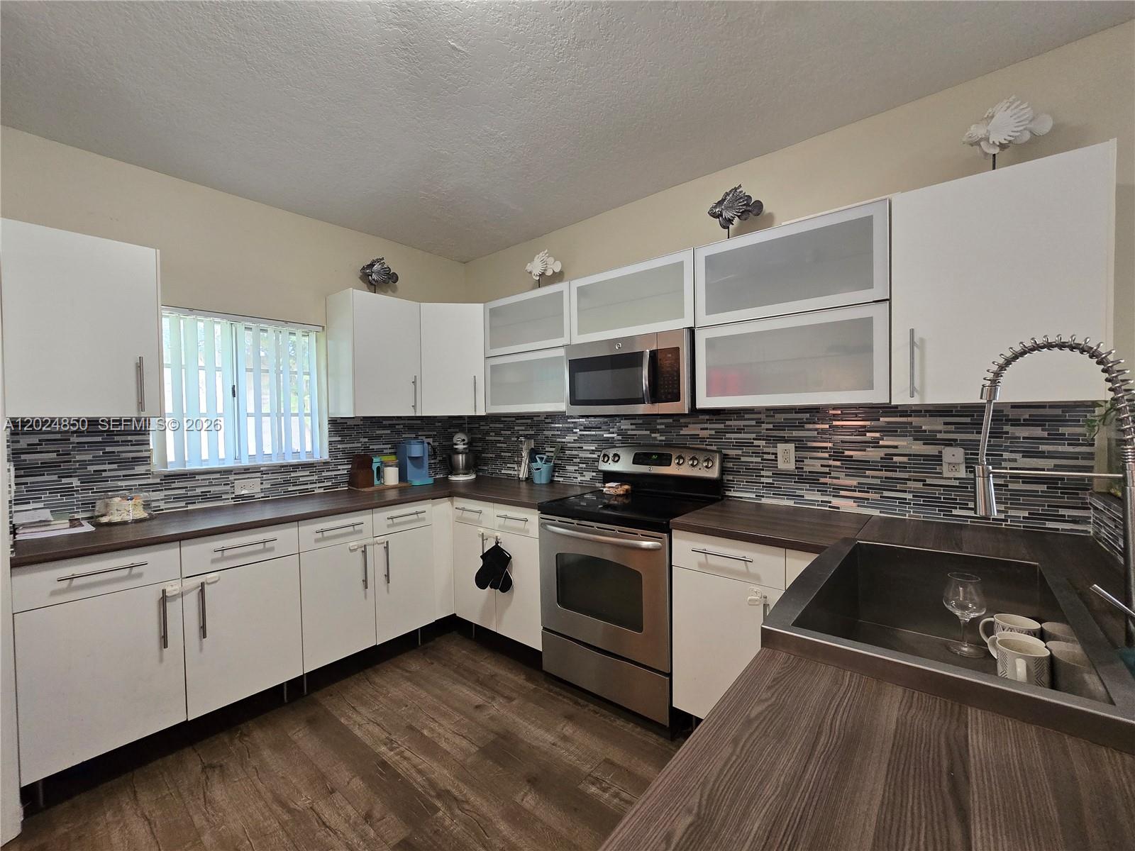 Ver detalles 1236 3 / 2 1380 sq. ft. $ 2026-05-25 0 foto