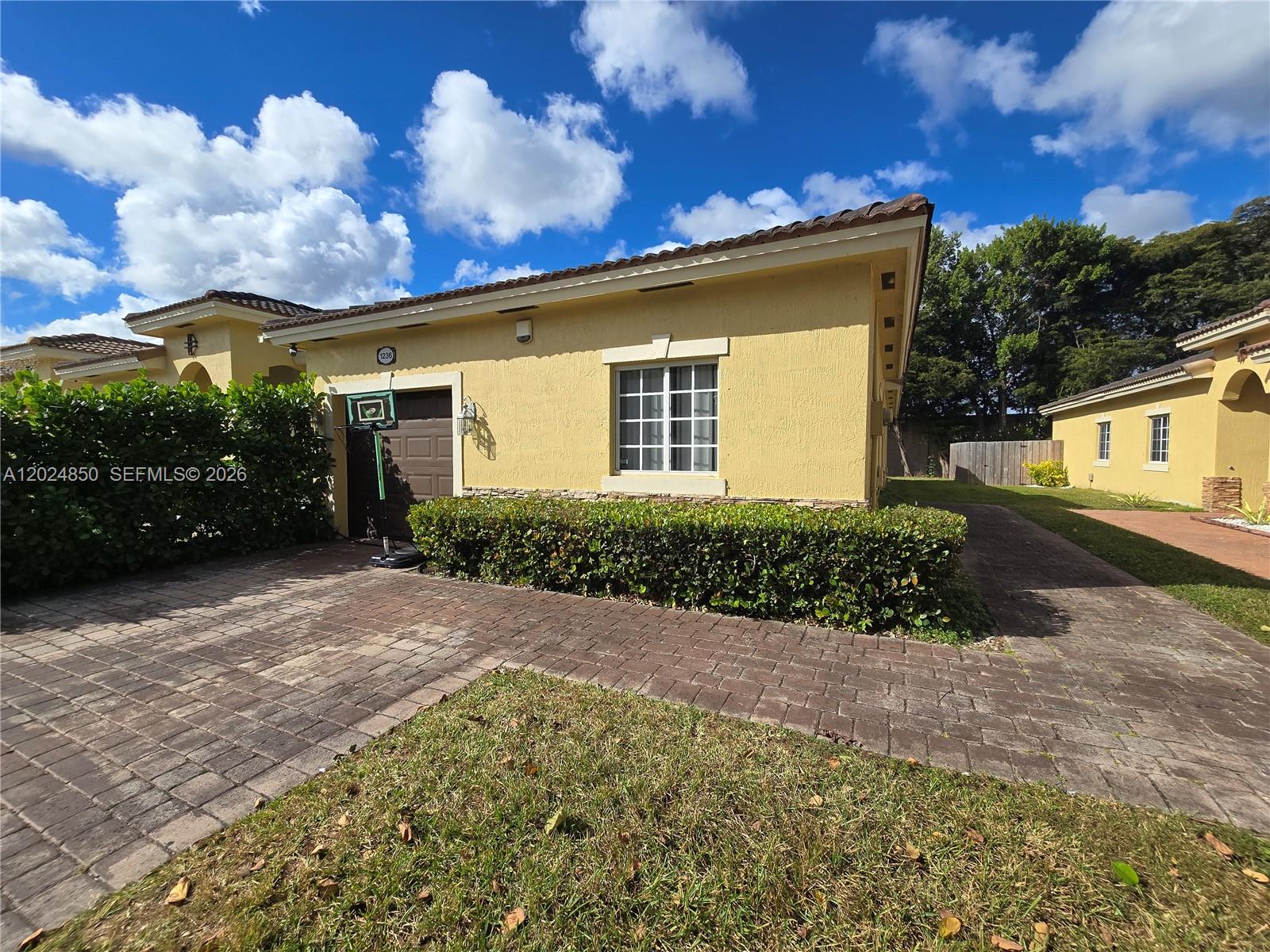 Ver detalles 1236 3 / 2 1380 sq. ft. $ 2026-05-25 0 foto