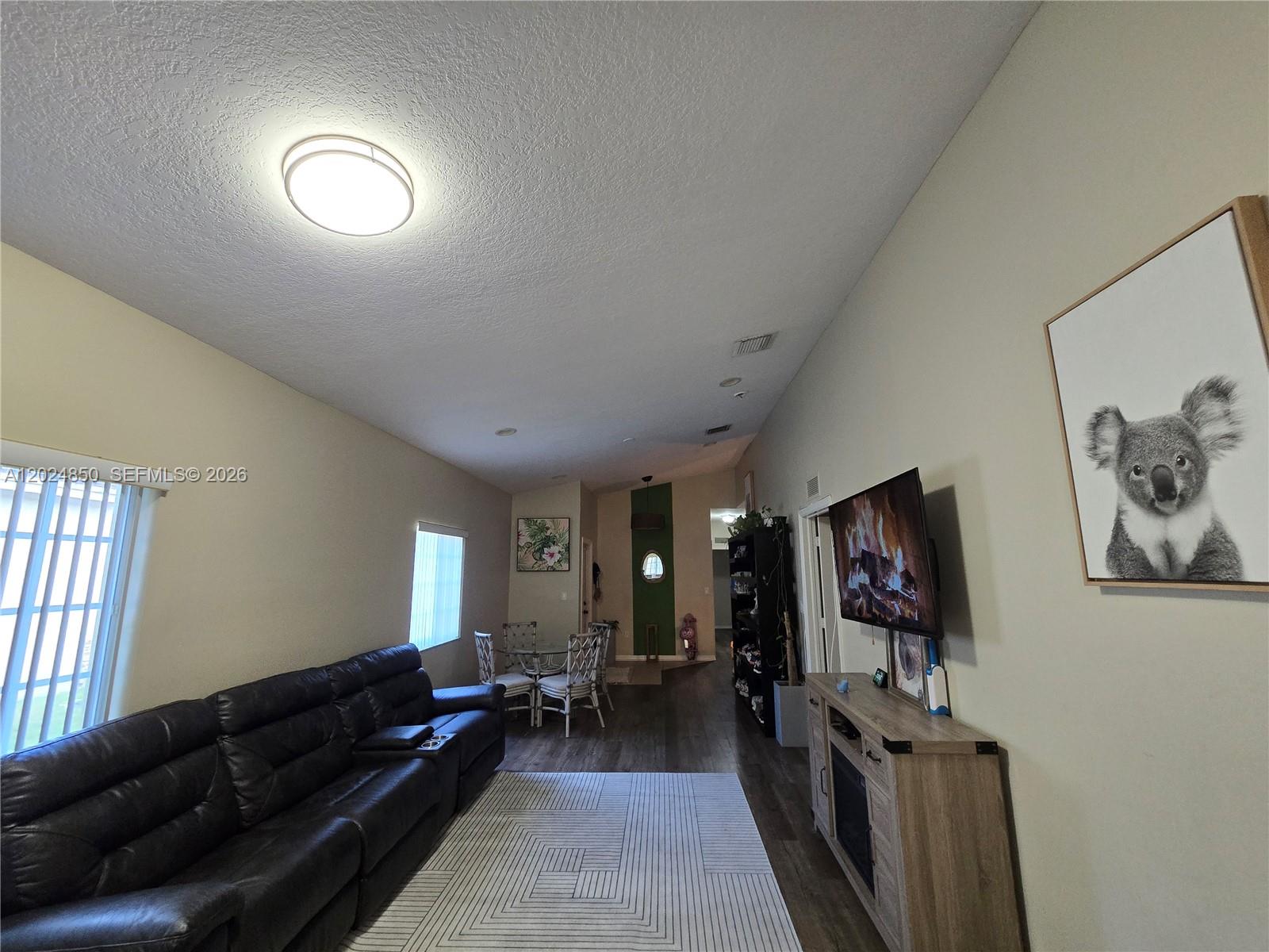 Ver detalles 1236 3 / 2 1380 sq. ft. $ 2026-05-25 0 foto