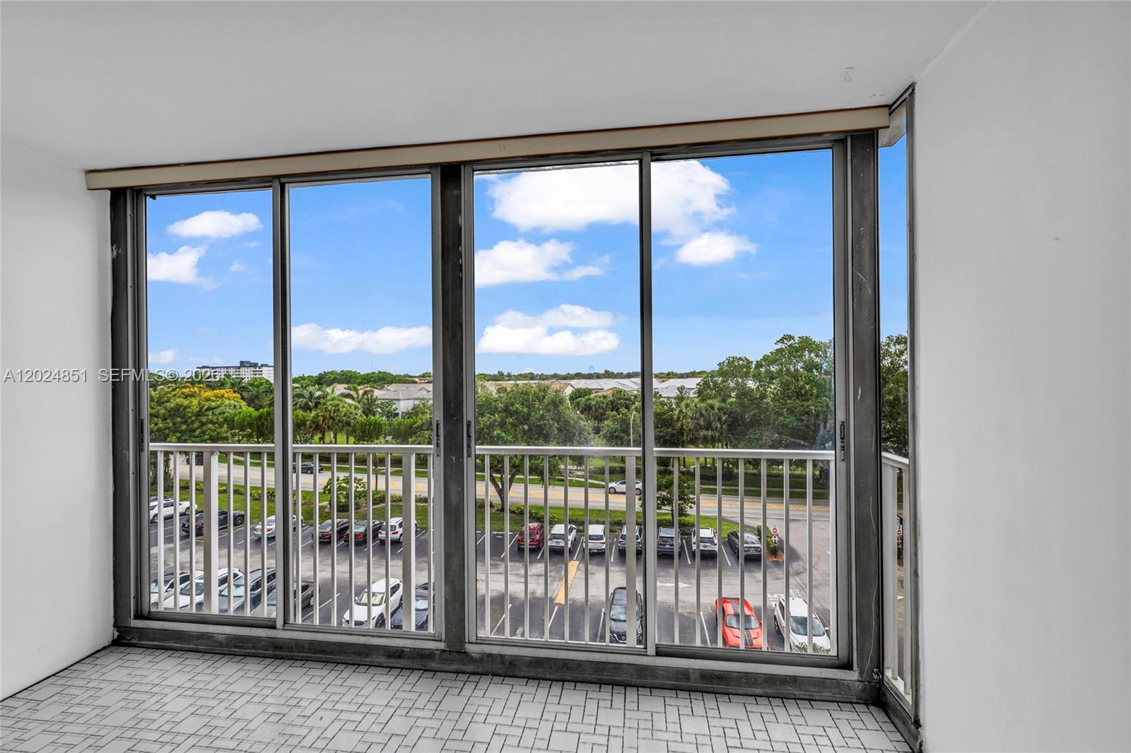 504 1 / 2 844 sq. ft. $ 2026-05-25 0 foto