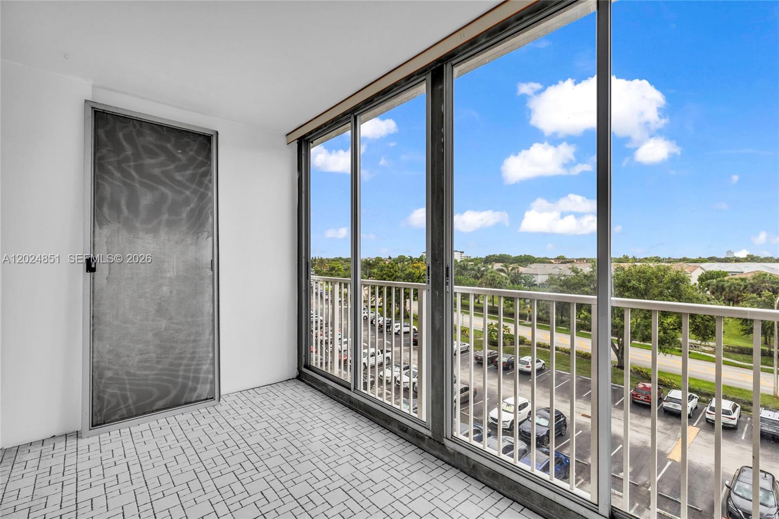 504 1 / 2 844 sq. ft. $ 2026-05-25 0 foto