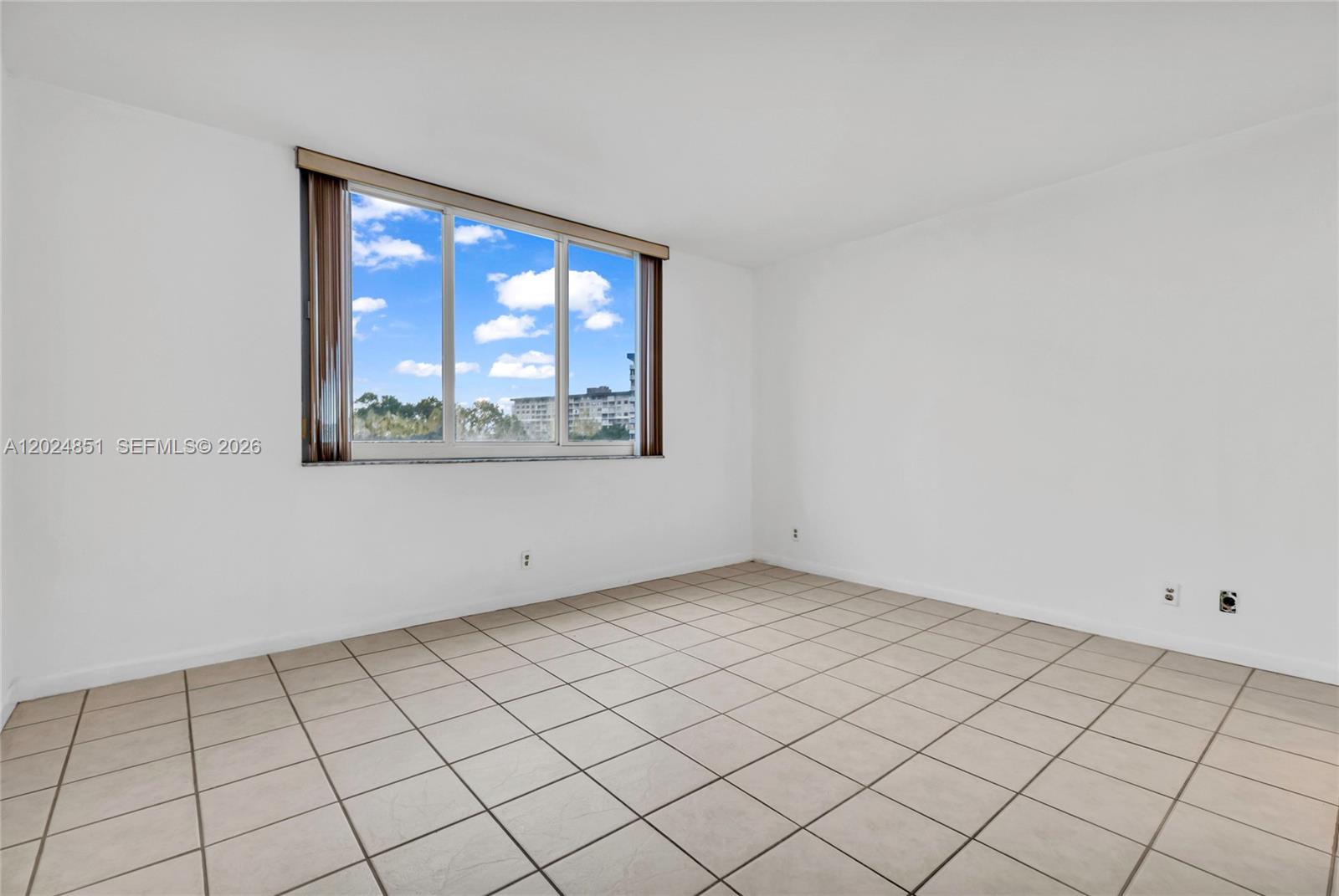 504 1 / 2 844 sq. ft. $ 2026-05-25 0 foto