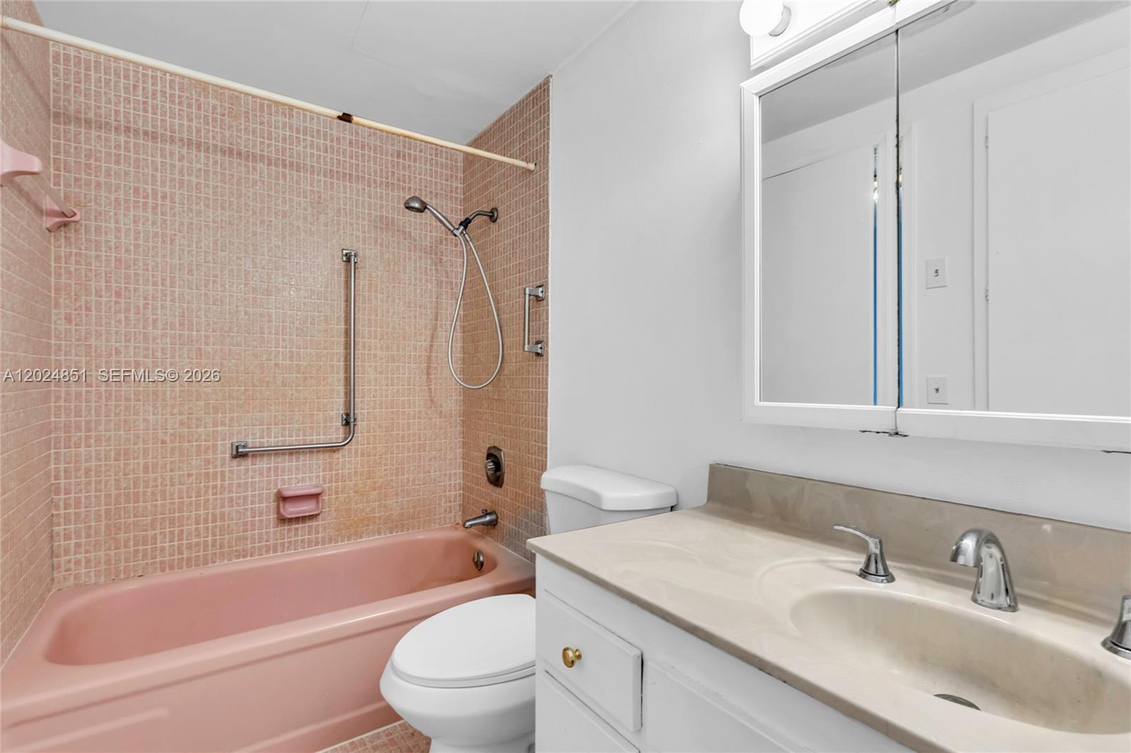 504 1 / 2 844 sq. ft. $ 2026-05-25 0 foto