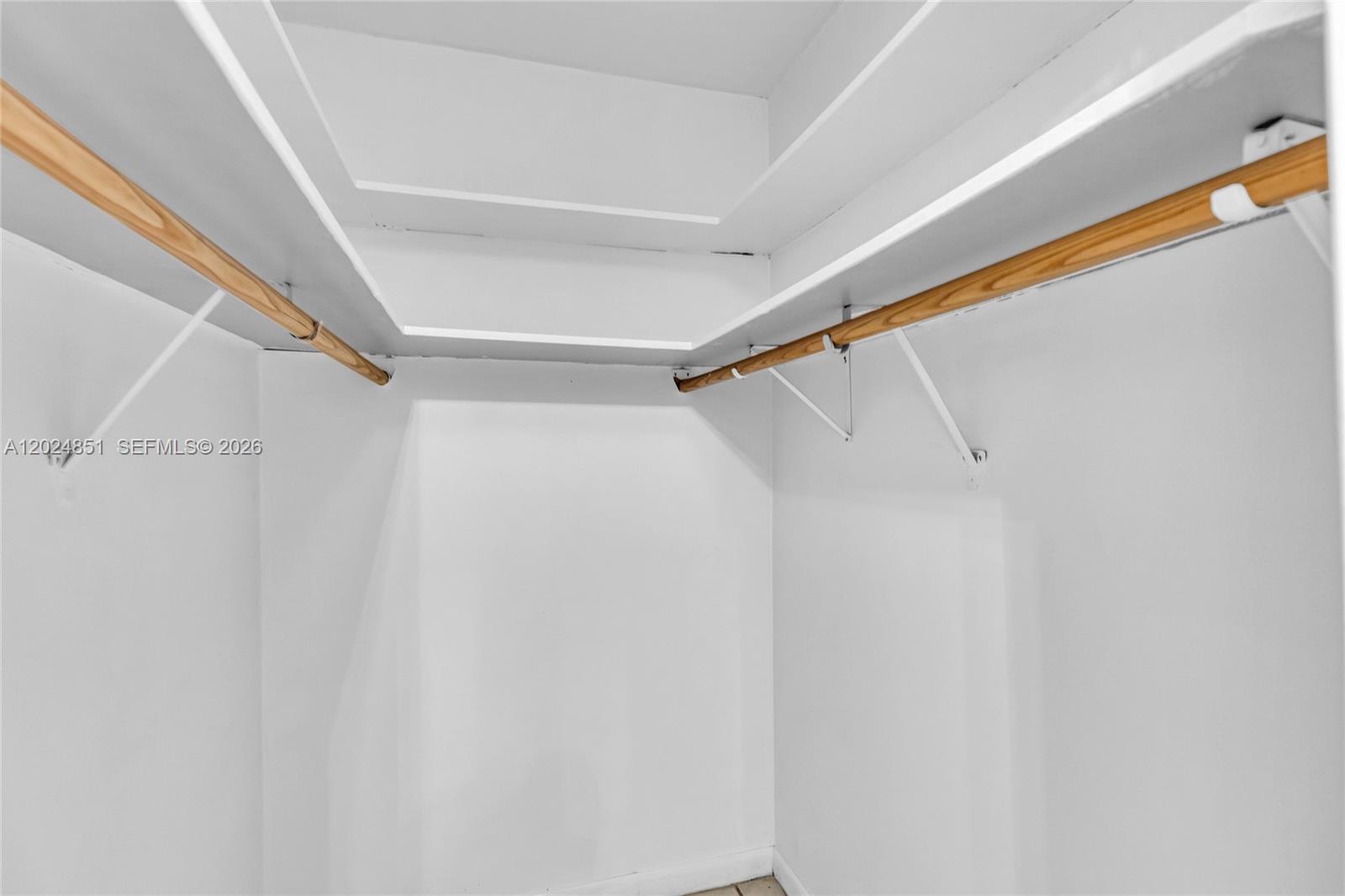 504 1 / 2 844 sq. ft. $ 2026-05-25 0 foto