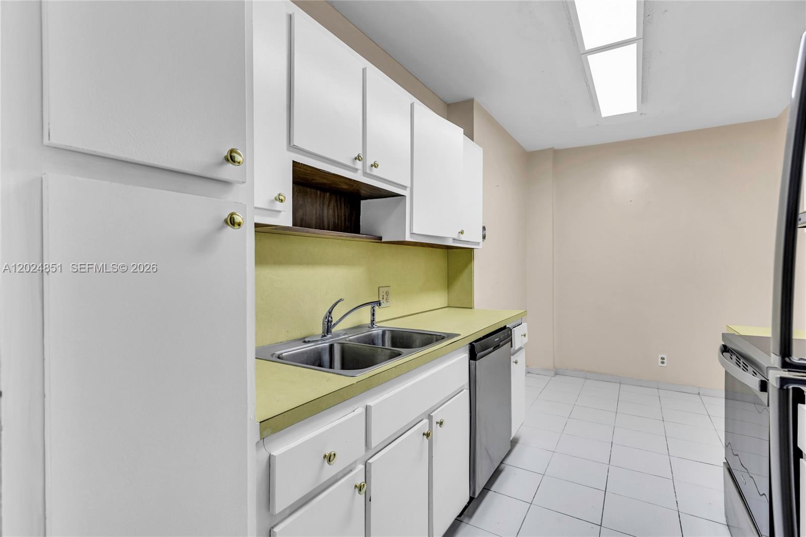 504 1 / 2 844 sq. ft. $ 2026-05-25 0 foto