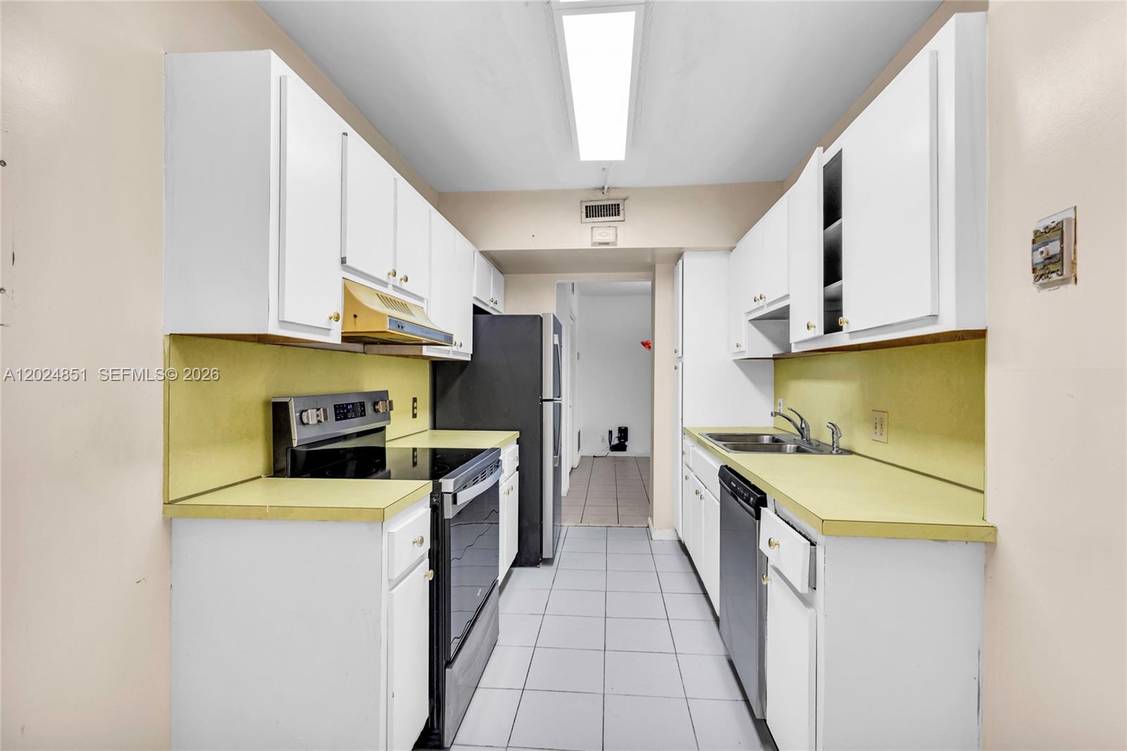 504 1 / 2 844 sq. ft. $ 2026-05-25 0 foto