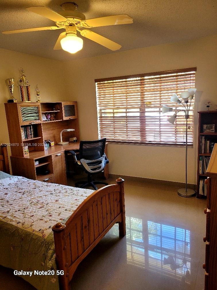Ver detalles 9114 3 / 2 1858 sq. ft. $ 2026-05-25 0 foto