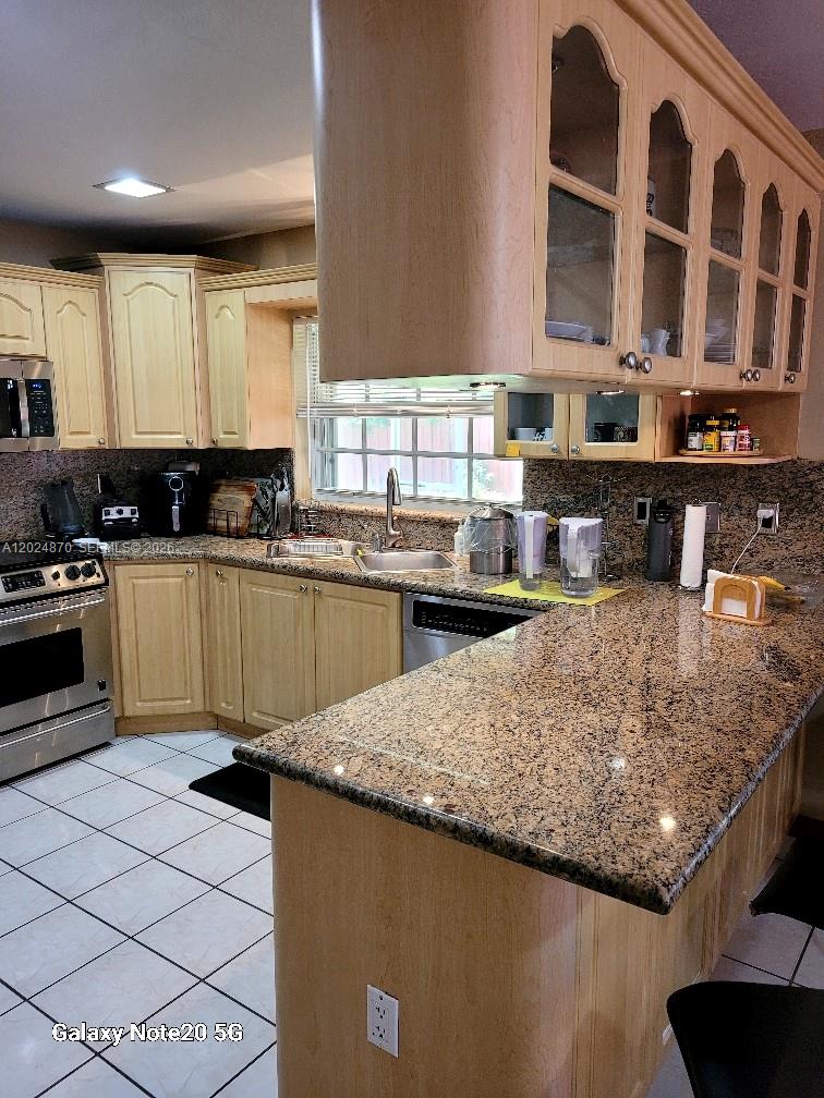 Ver detalles 9114 3 / 2 1858 sq. ft. $ 2026-05-25 0 foto
