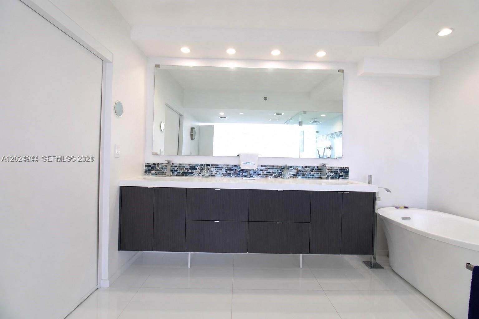 Photo of 3600 Mystic Pointe Dr  #1115, Aventura, Florida, 33180 - 