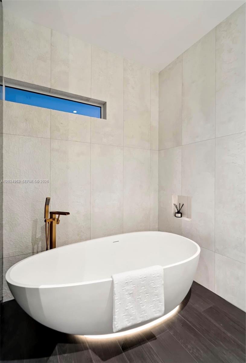  5 / 3 2501 sq. ft. $ 2026-05-26 0 Photo