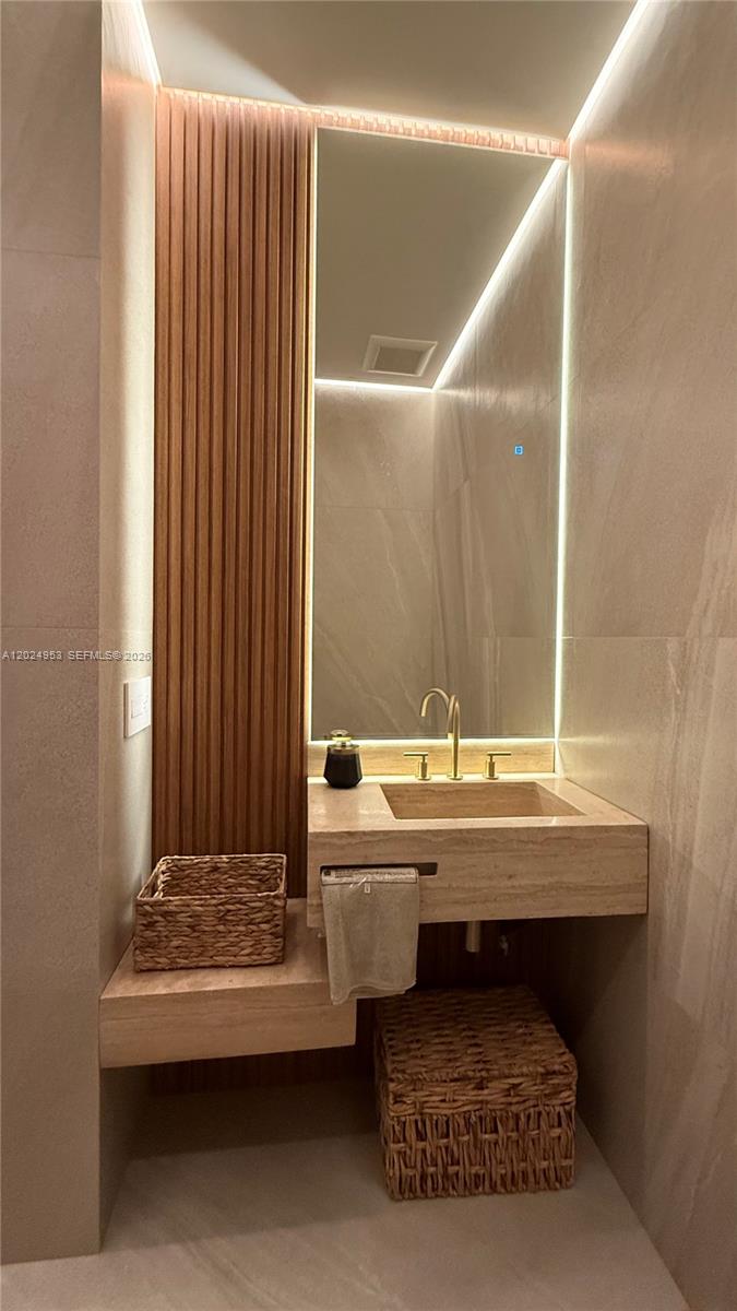  5 / 3 2501 sq. ft. $ 2026-05-26 0 Photo