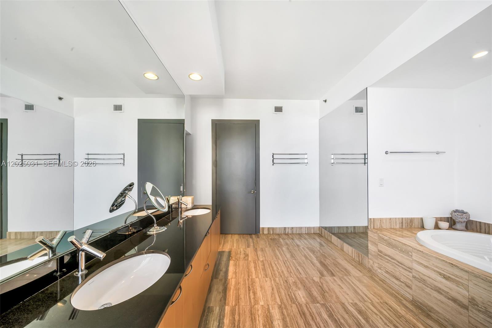 See details 701 3 / 4 2768 sq. ft. $ 2026-05-26 0 Photo
