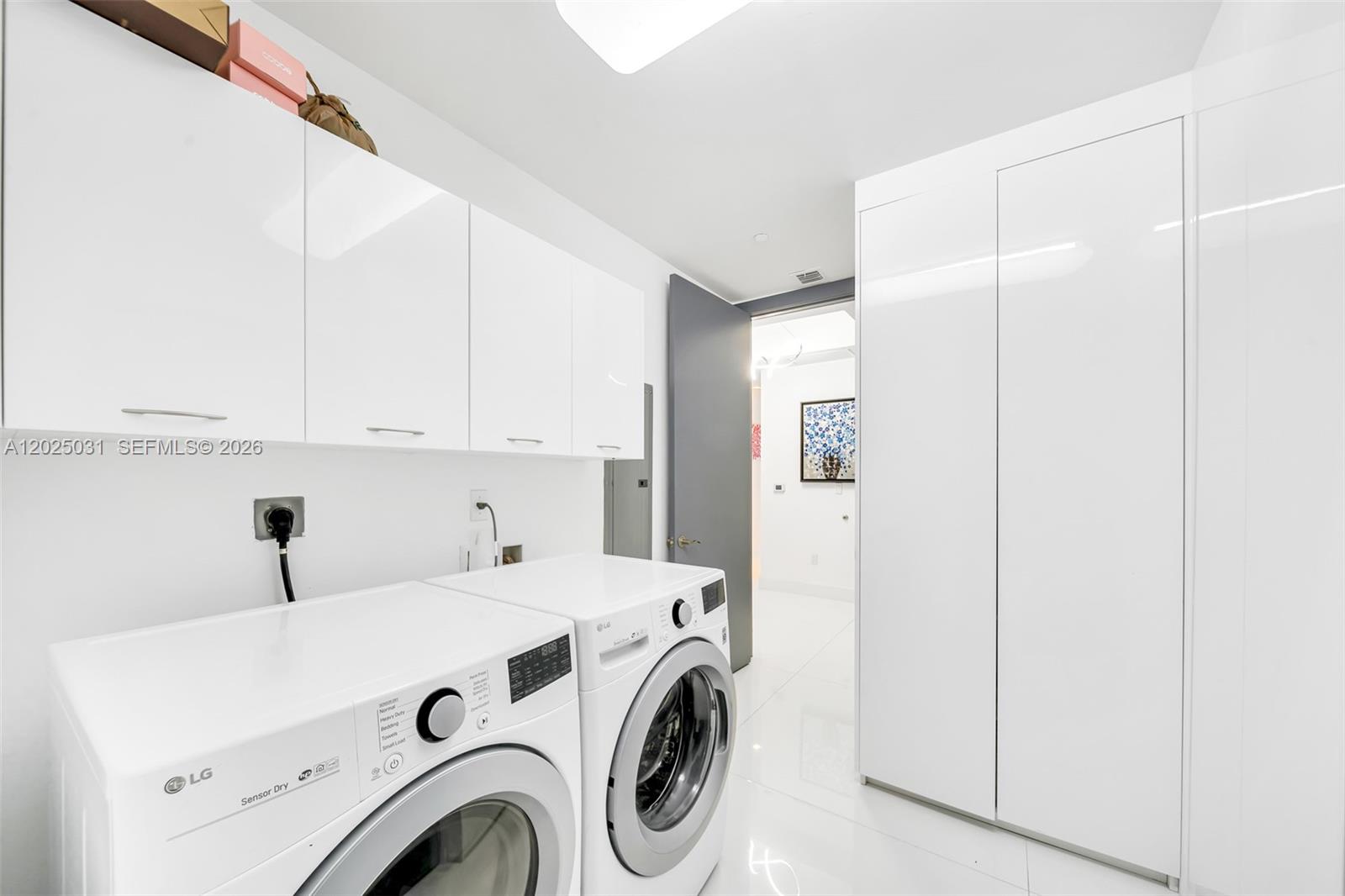 See details 701 3 / 4 2768 sq. ft. $ 2026-05-26 0 Photo