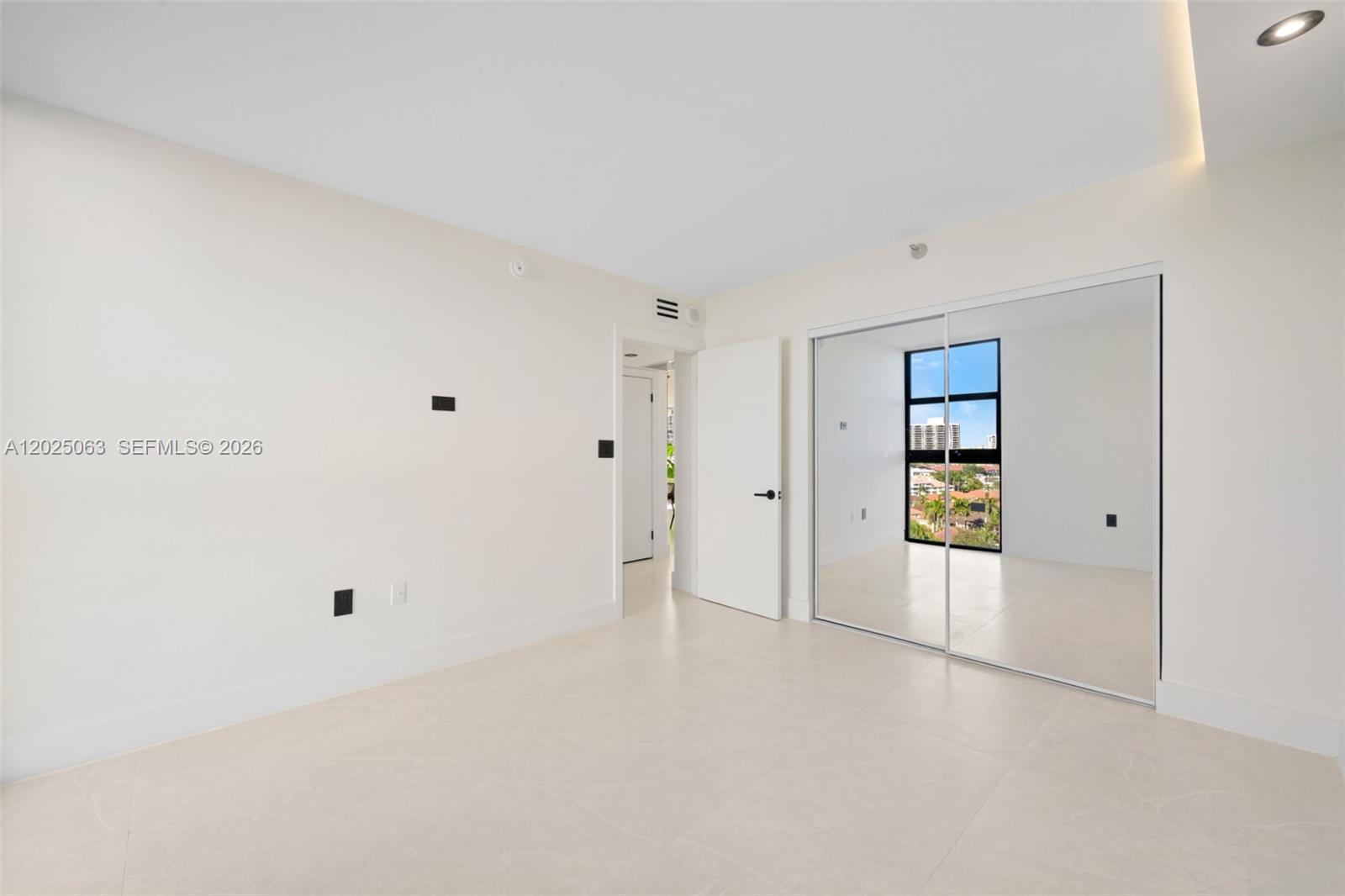 Photo of 20505 Country Club Dr  #1133, Aventura, Florida, 33180 - 