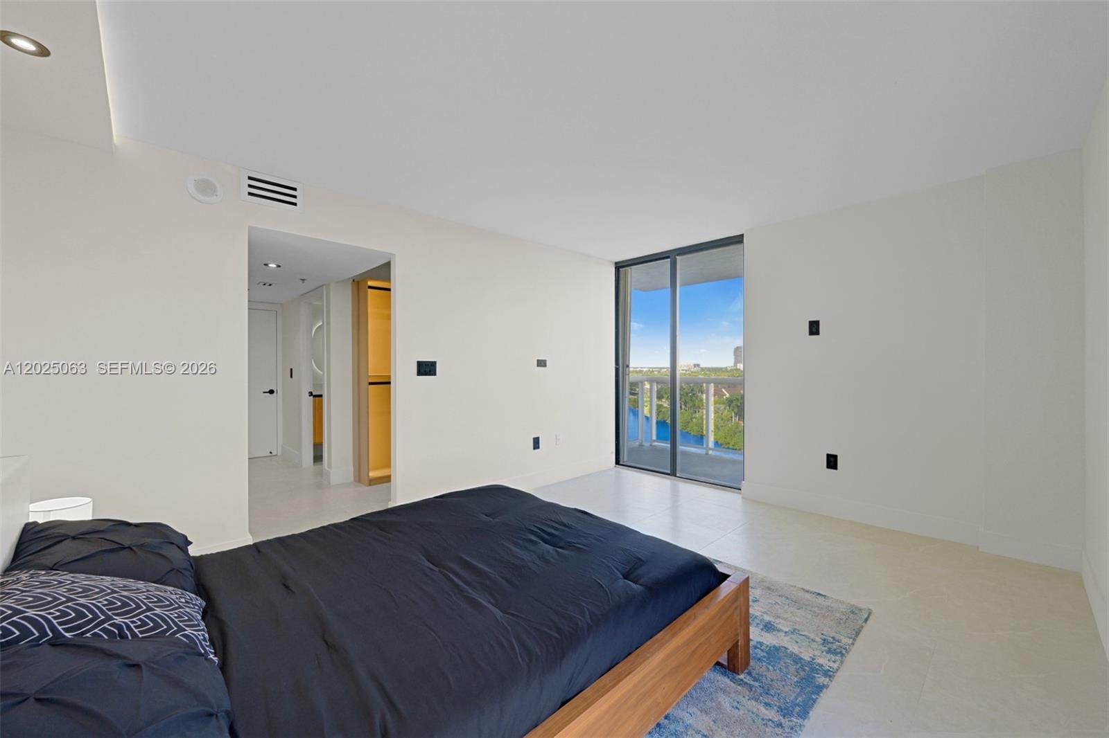 Photo of 20505 Country Club Dr  #1133, Aventura, Florida, 33180 - 