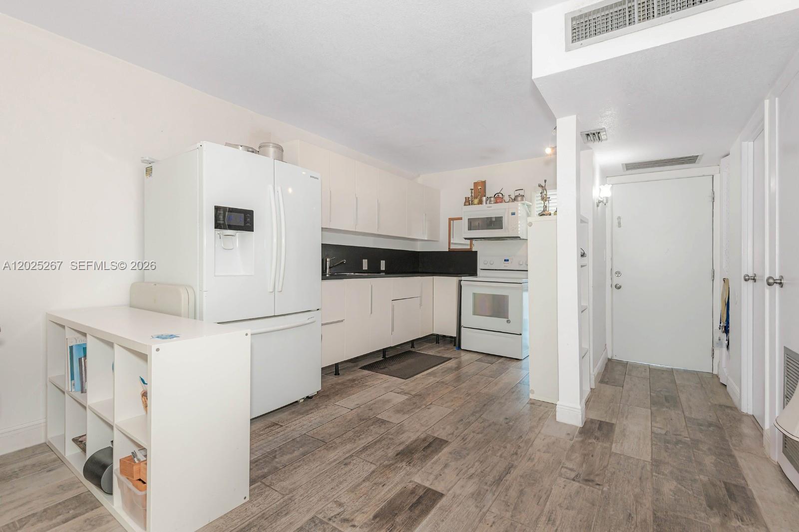 Photo of 3401 Country Club Dr  #117, Aventura, Florida, 33180 - 