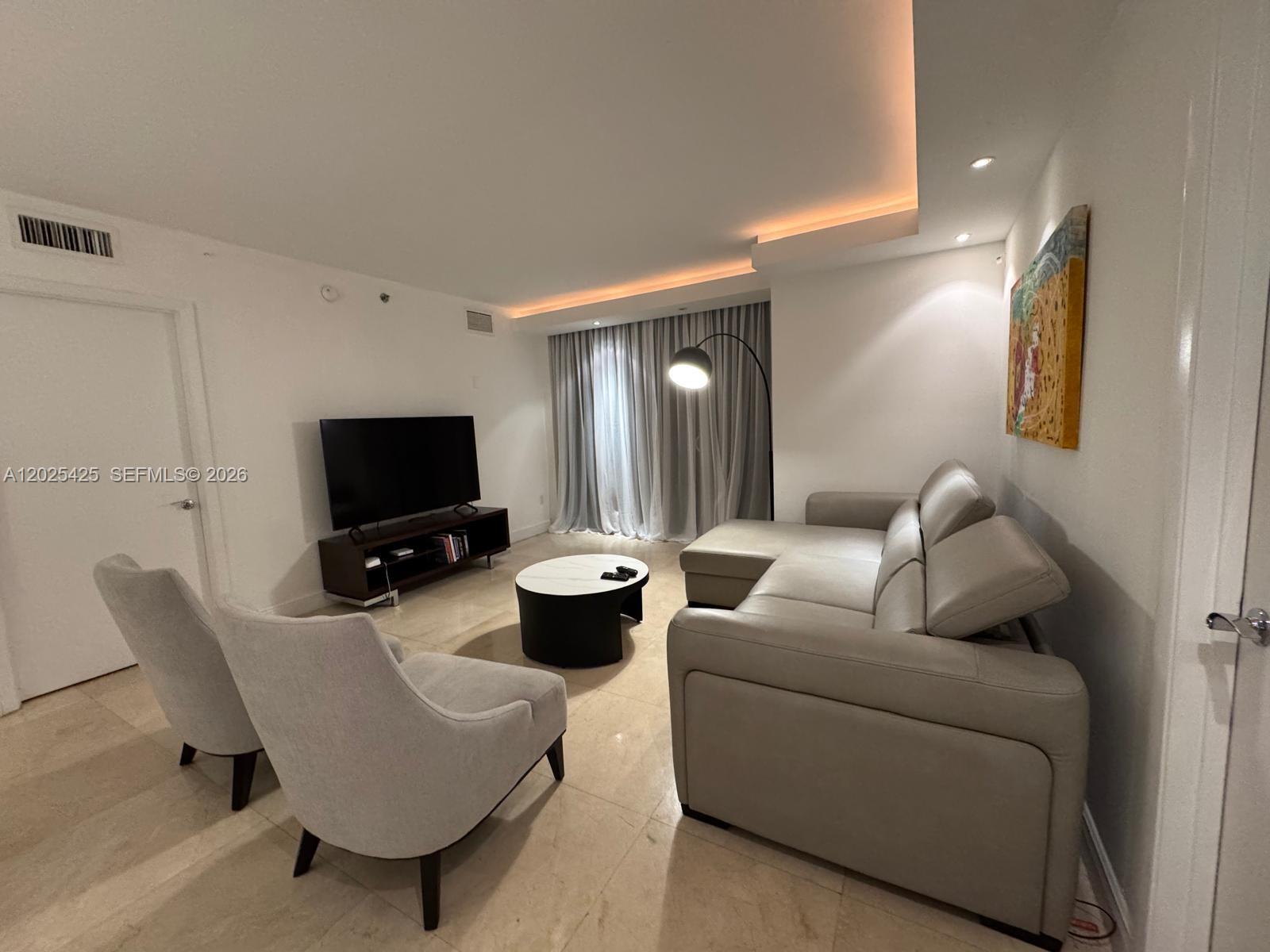 1404 3 / 3 1675 sq. ft. $ 2026-05-26 0 Photo