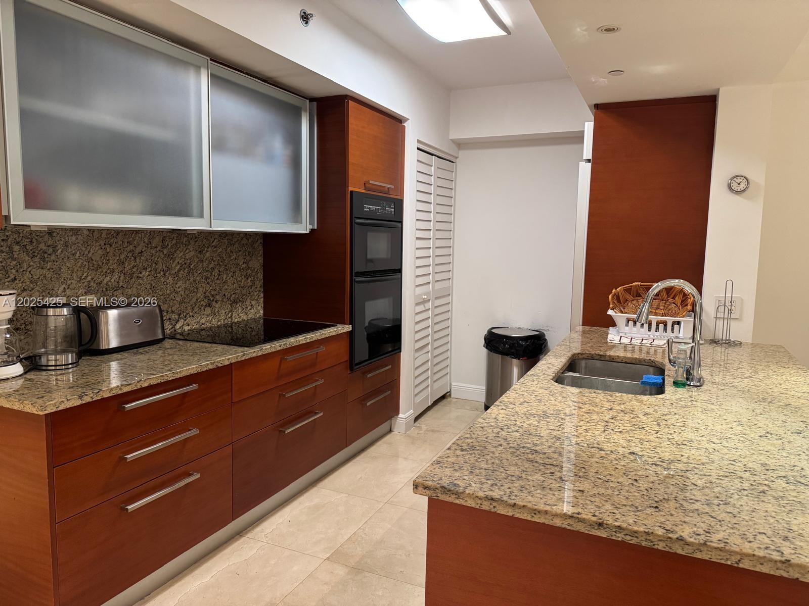 1404 3 / 3 1675 sq. ft. $ 2026-05-26 0 Photo