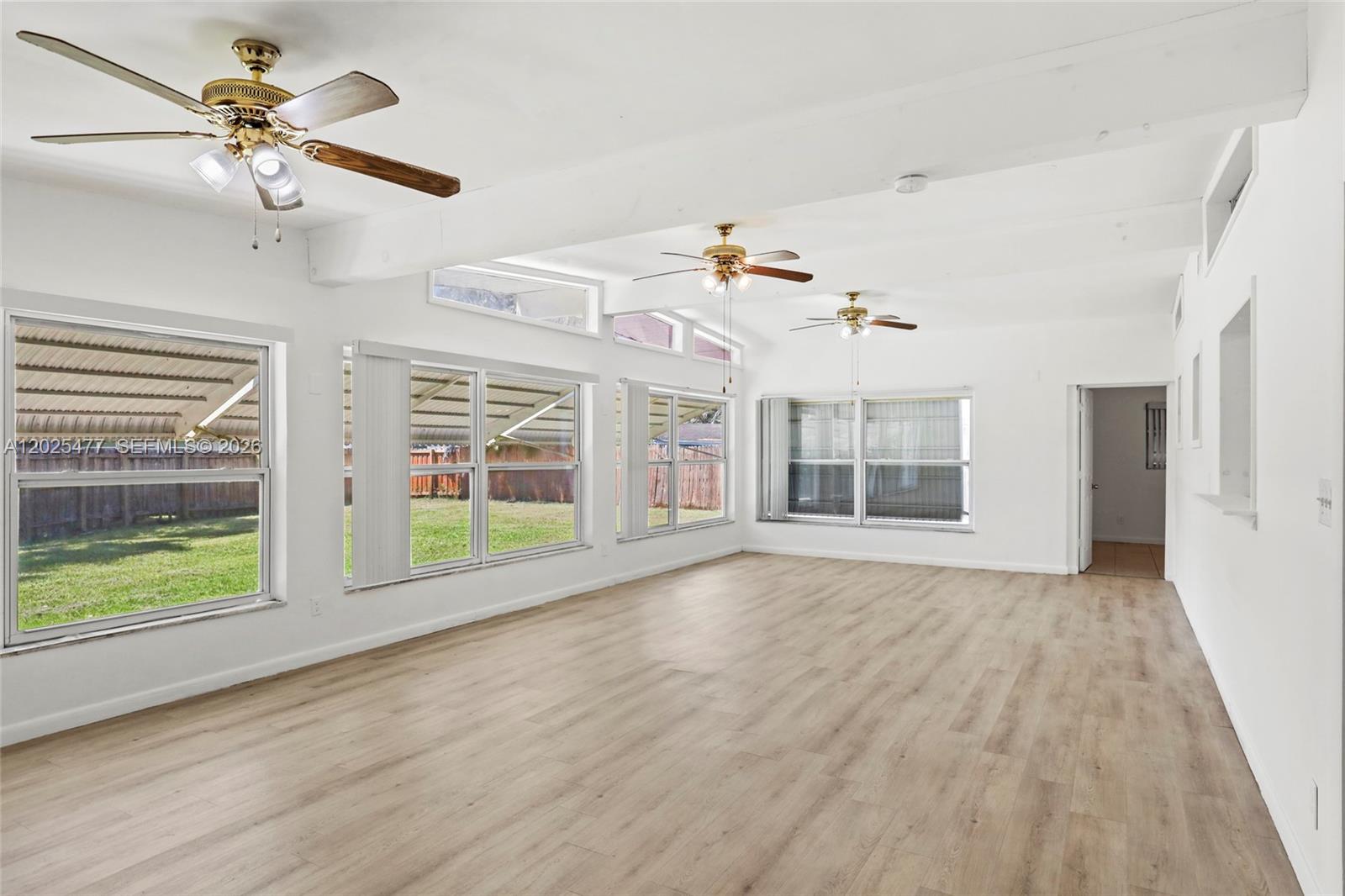 Ver detalles 310 5 / 3 3256 sq. ft. $ 2026-05-26 0 foto