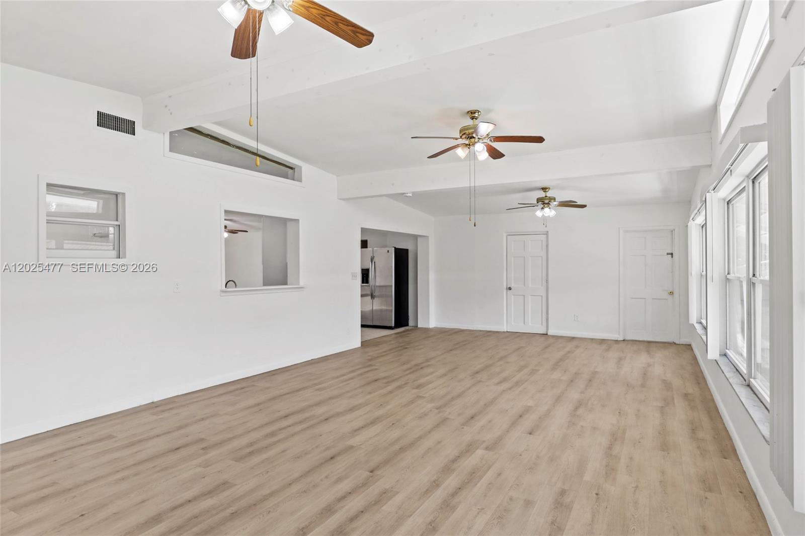 Ver detalles 310 5 / 3 3256 sq. ft. $ 2026-05-26 0 foto