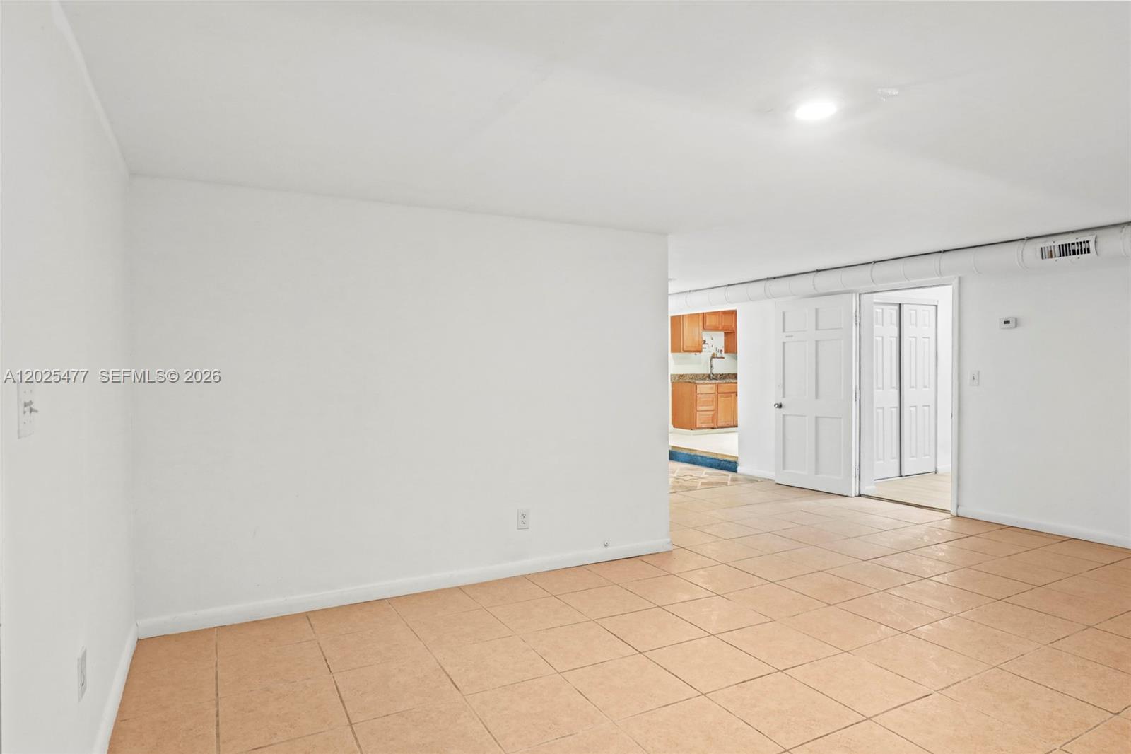 Ver detalles 310 5 / 3 3256 sq. ft. $ 2026-05-26 0 foto
