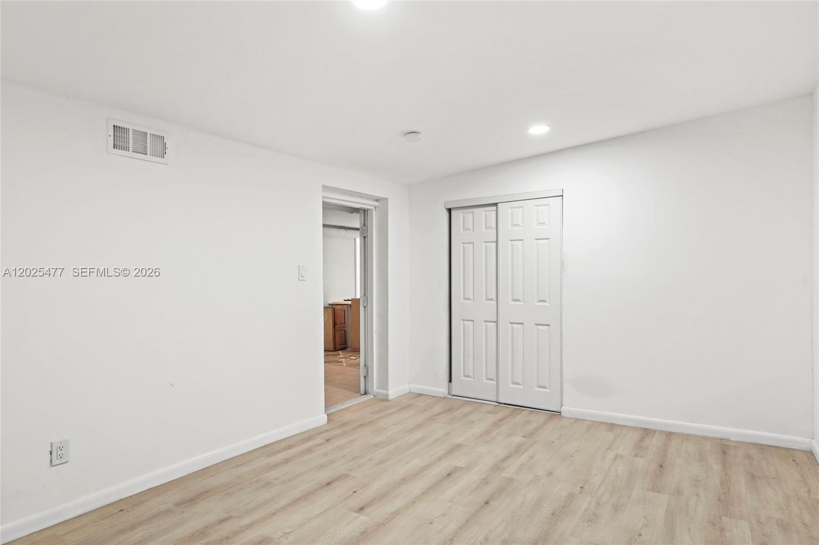 Ver detalles 310 5 / 3 3256 sq. ft. $ 2026-05-26 0 foto