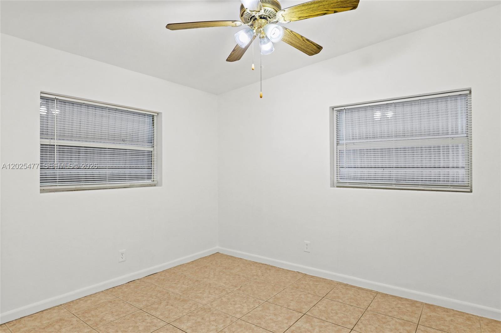 Ver detalles 310 5 / 3 3256 sq. ft. $ 2026-05-26 0 foto
