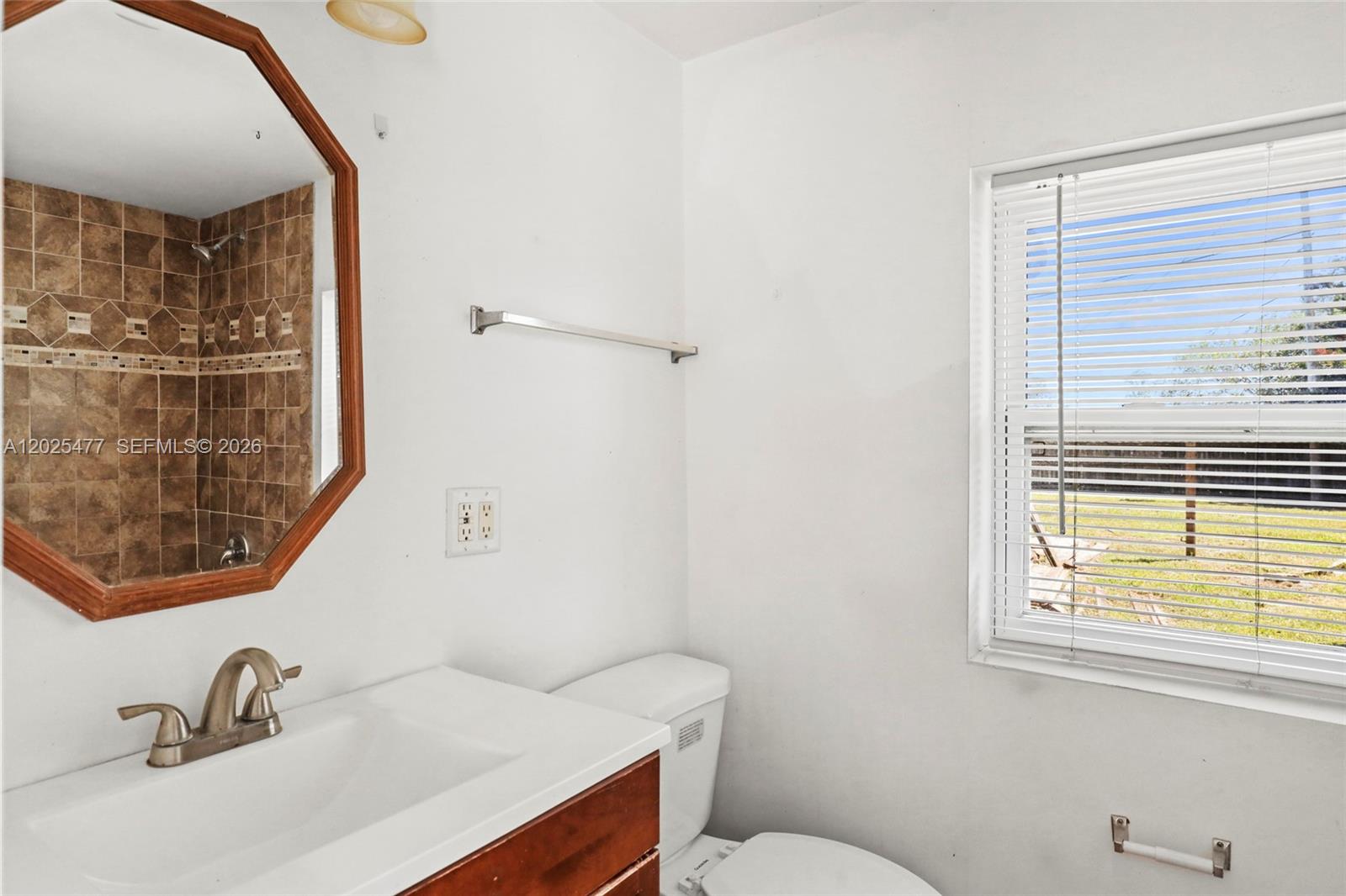 Ver detalles 310 5 / 3 3256 sq. ft. $ 2026-05-26 0 foto