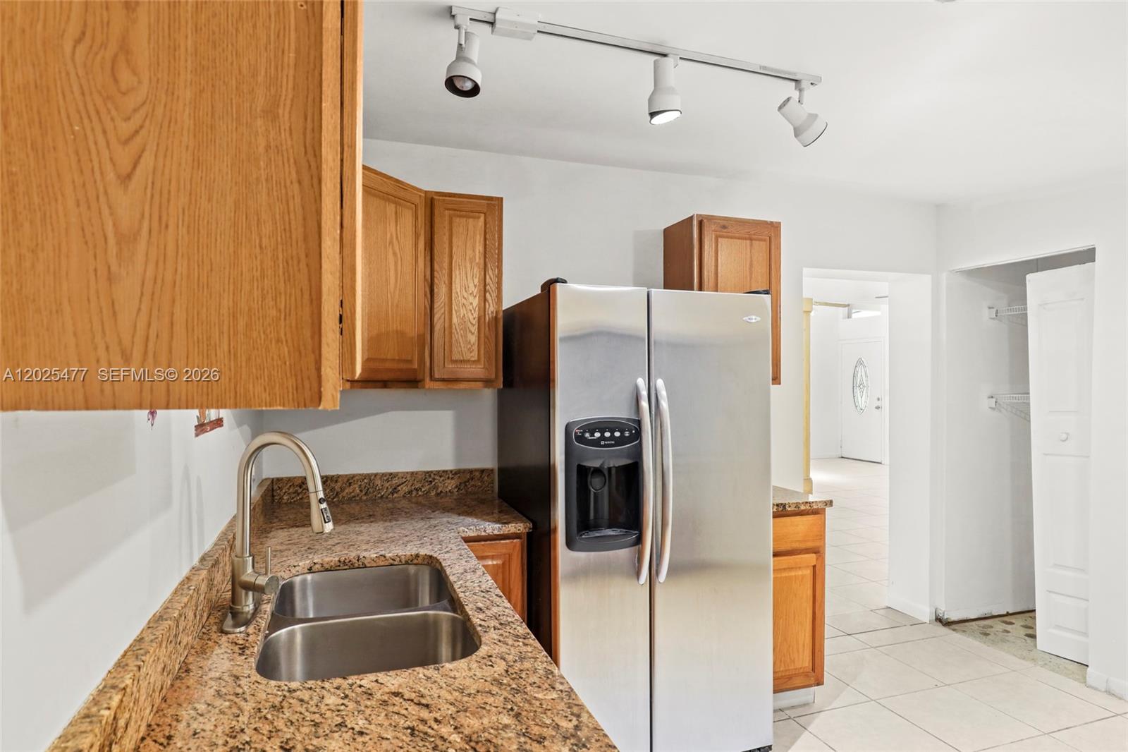 Ver detalles 310 5 / 3 3256 sq. ft. $ 2026-05-26 0 foto