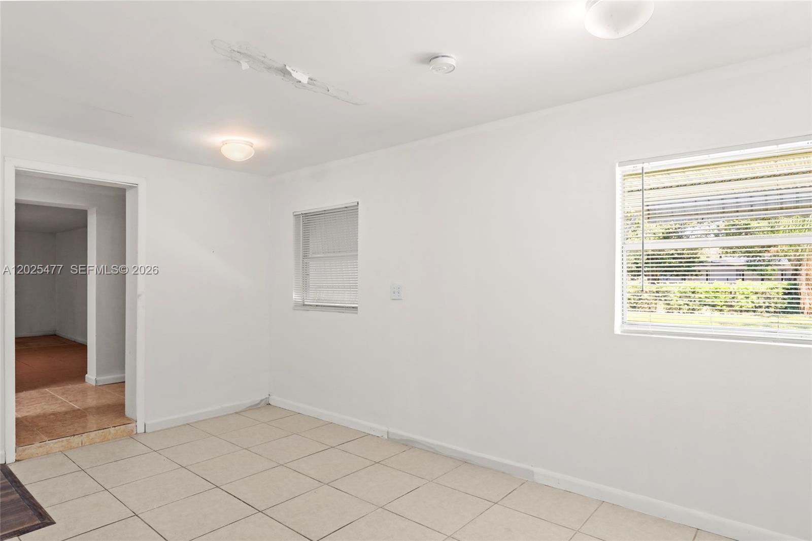 Ver detalles 310 5 / 3 3256 sq. ft. $ 2026-05-26 0 foto