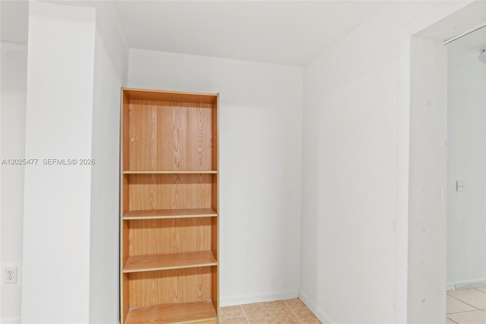Ver detalles 310 5 / 3 3256 sq. ft. $ 2026-05-26 0 foto