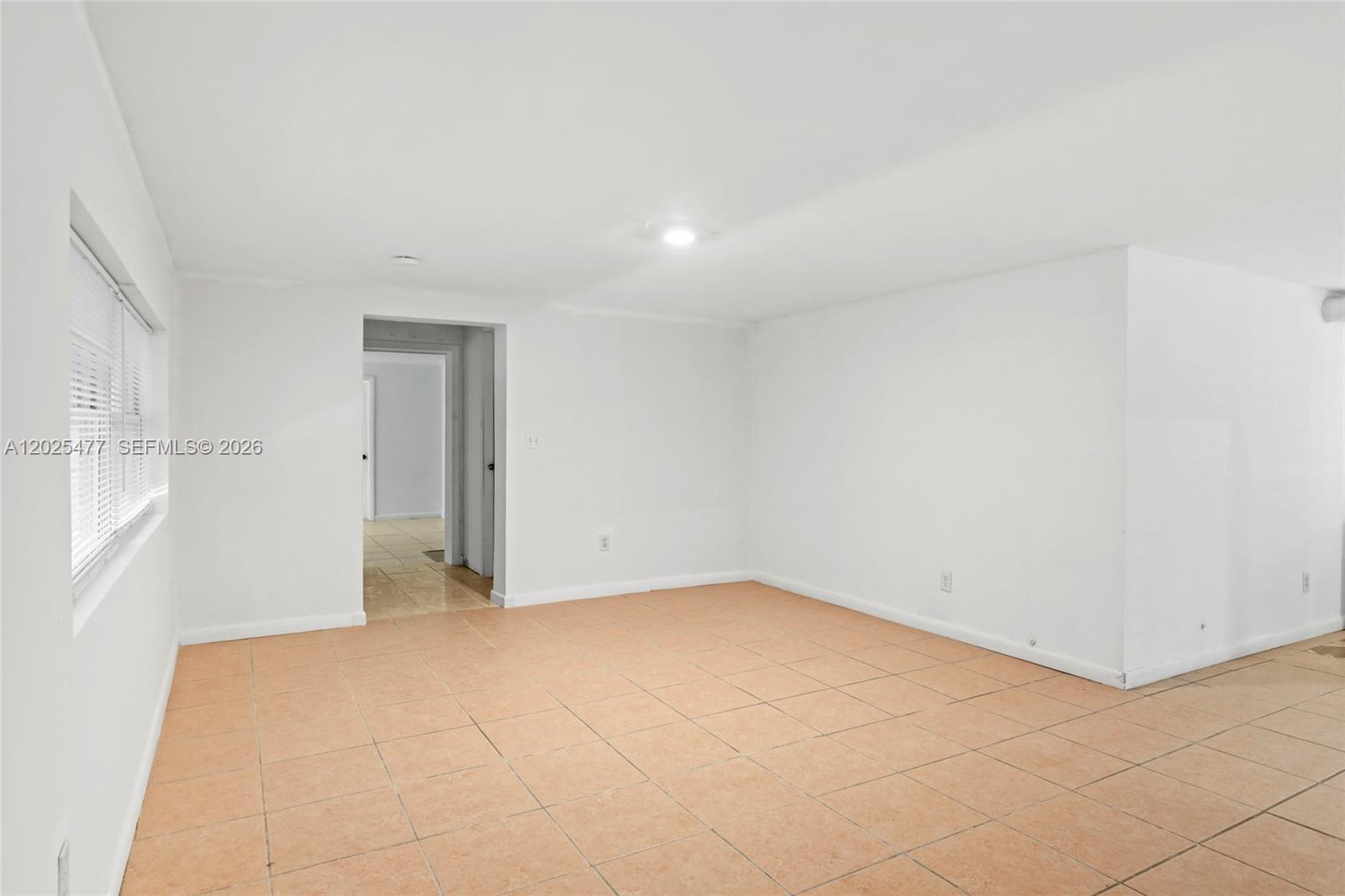 Ver detalles 310 5 / 3 3256 sq. ft. $ 2026-05-26 0 foto