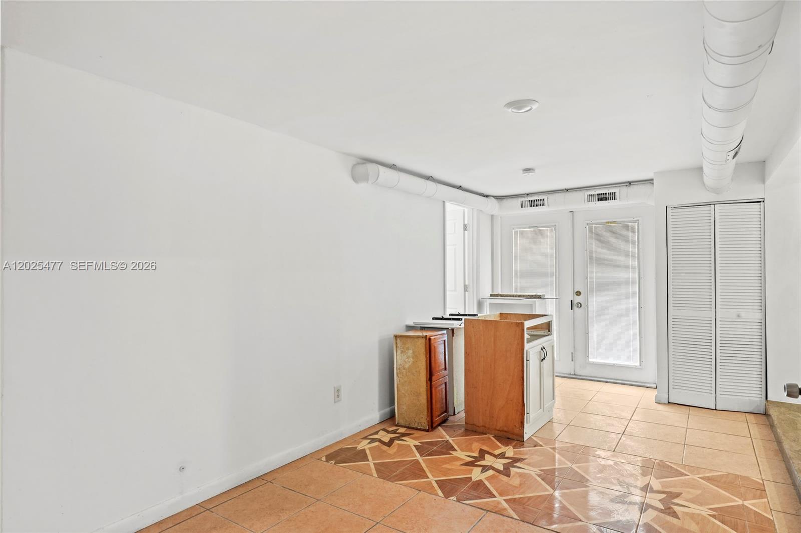 Ver detalles 310 5 / 3 3256 sq. ft. $ 2026-05-26 0 foto