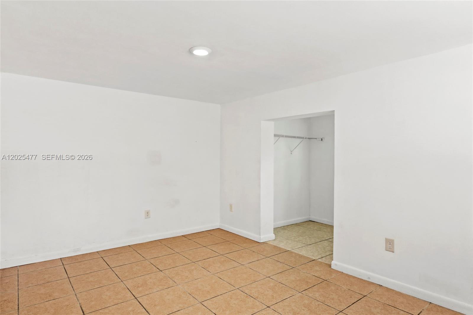 Ver detalles 310 5 / 3 3256 sq. ft. $ 2026-05-26 0 foto