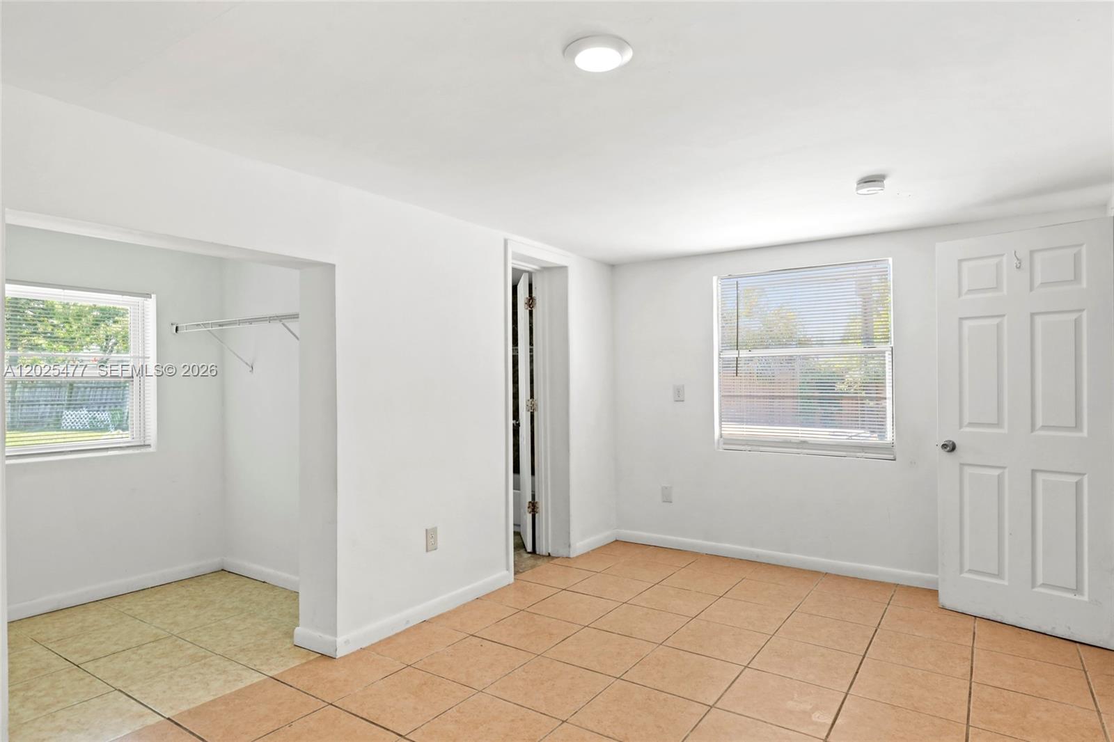 Ver detalles 310 5 / 3 3256 sq. ft. $ 2026-05-26 0 foto