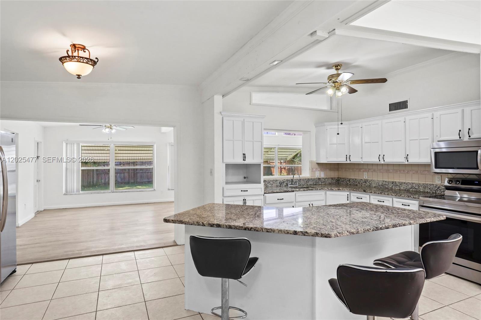 Ver detalles 310 5 / 3 3256 sq. ft. $ 2026-05-26 0 foto