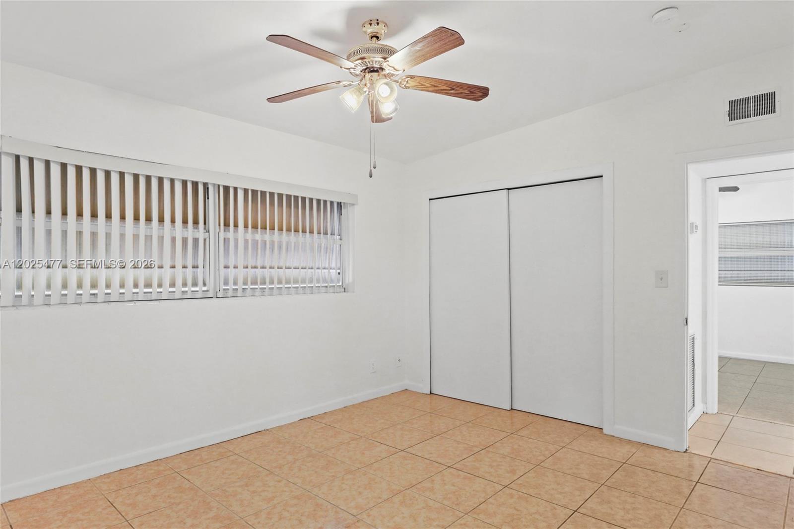 Ver detalles 310 5 / 3 3256 sq. ft. $ 2026-05-26 0 foto
