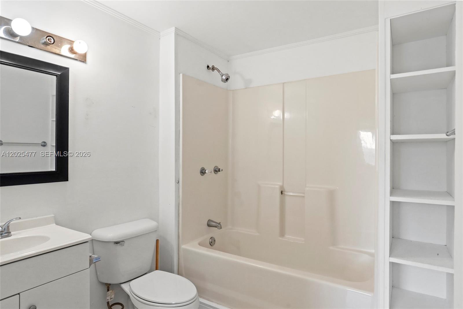 Ver detalles 310 5 / 3 3256 sq. ft. $ 2026-05-26 0 foto